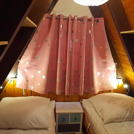 Hébergement de vacances Eifeler Finnhaus Mit Aussensauna Dockweiler