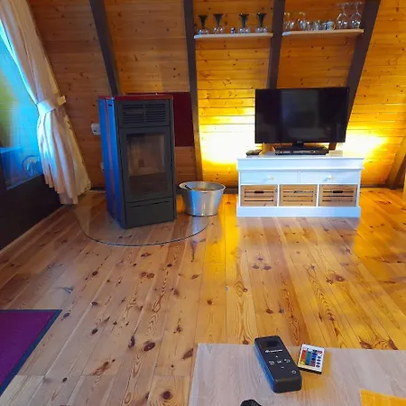 Eifeler Finnhaus Mit Aussensauna Hébergement de vacances Dockweiler