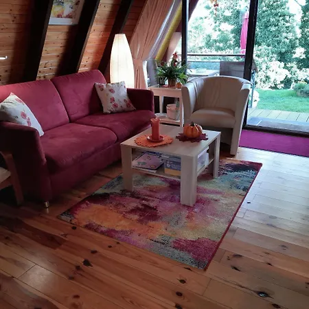 Eifeler Finnhaus Mit Aussensauna Hébergement de vacances Dockweiler
