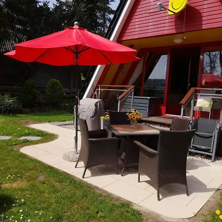 Hébergement de vacances Eifeler Finnhaus Mit Aussensauna